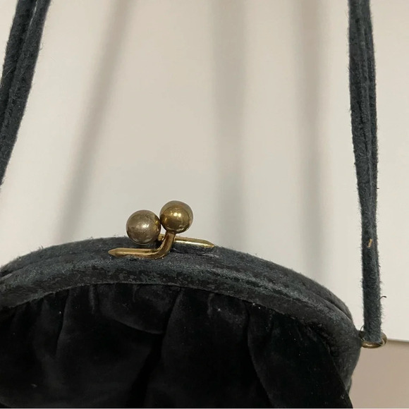 Vintage Clasp Opening Black Velvet  Purse - Picture 4 of 4